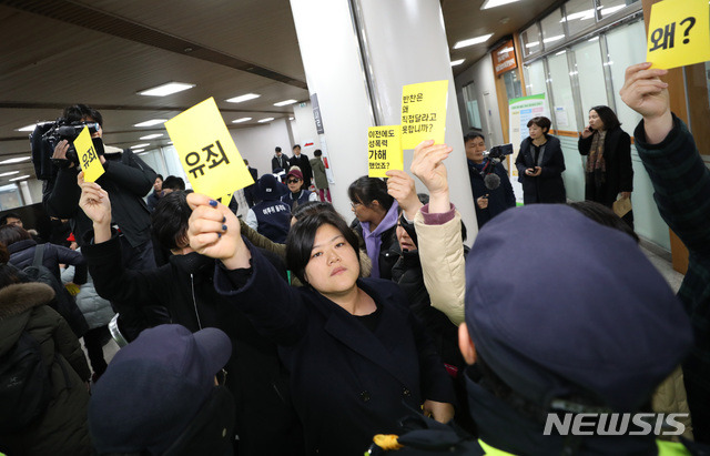 [후기] 안희정 2심 첫 공판 옐로우카드 액션 "피고인에게 질문하라"