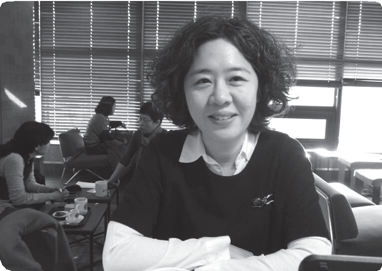 인터뷰 중인 이윤상 소장