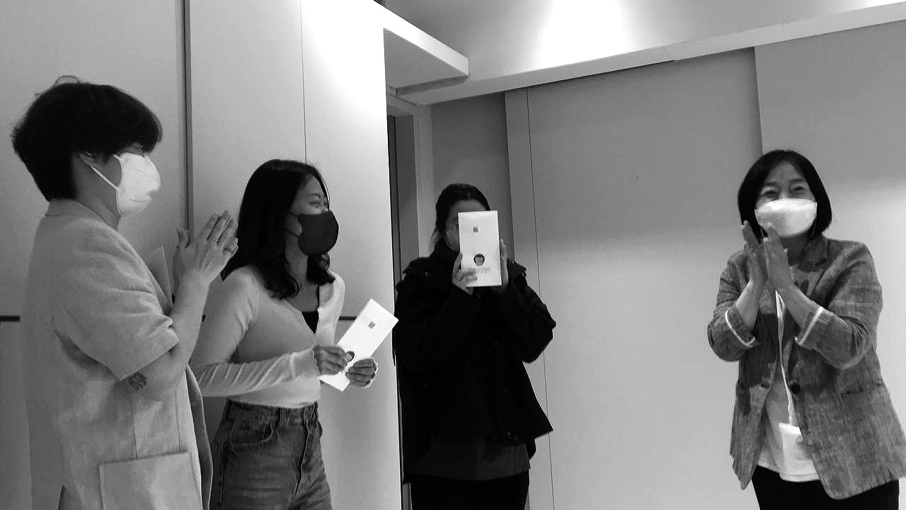 신입활동가 셋이 함께 찍은 사진