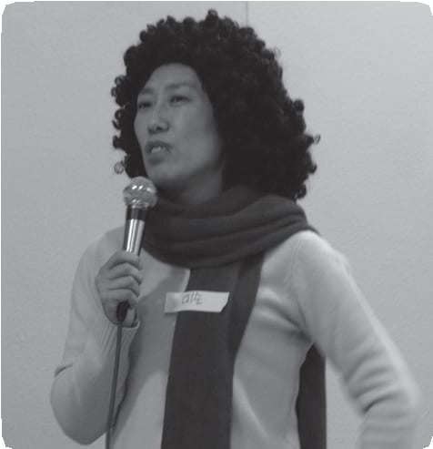가발을 쓰고 무대에 선 미순