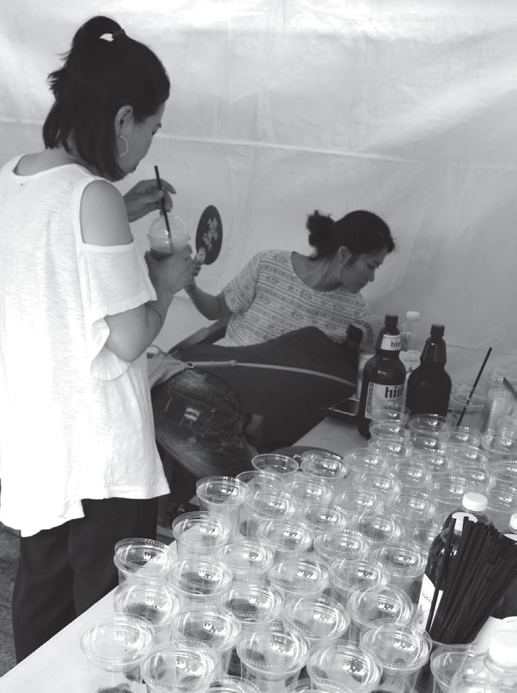 칵테일맥주 만드는 모습