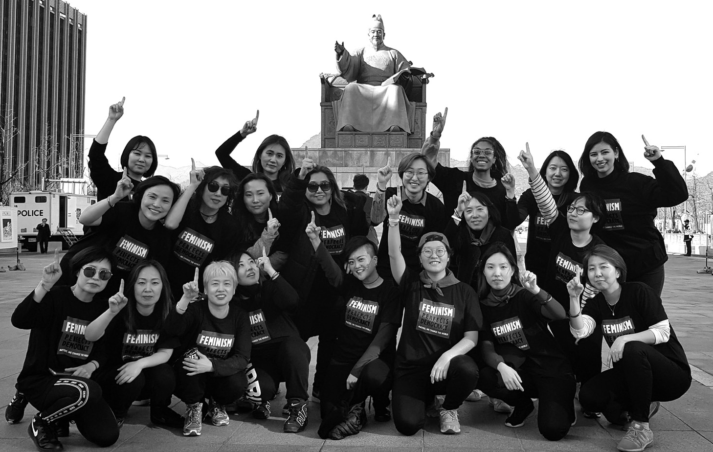 한국여성대회에서 One Billion Rising 공연의 최종 리허설을 마치고